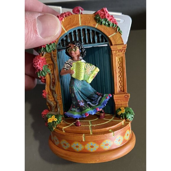 Disney: NWT Encanto Mirabel Sketchbook Singing Magic Ornament - Picture 1 of 5
